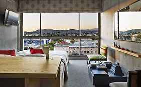 Los Angeles Line Hotel